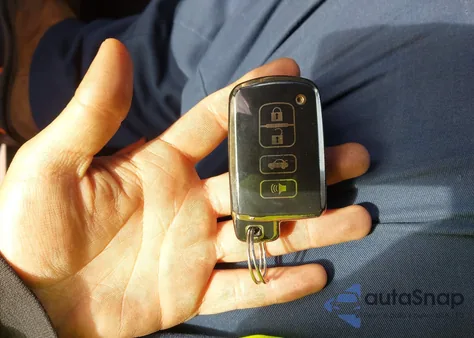 2013 Toyota Rav4 Limited z USA, uszkodzony, nr VIN 2T3DFREV5DW117261